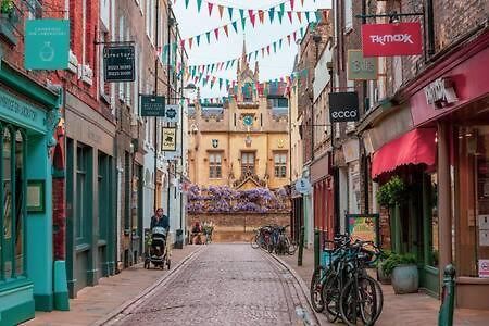 Central, Stunning 2 Bed Apartment With Parking! Cambridge  Esterno foto