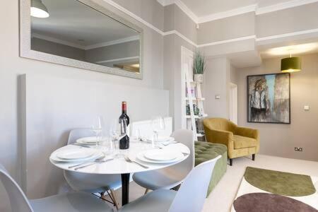 Central, Stunning 2 Bed Apartment With Parking! Cambridge  Esterno foto