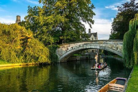 Central, Stunning 2 Bed Apartment With Parking! Cambridge  Esterno foto