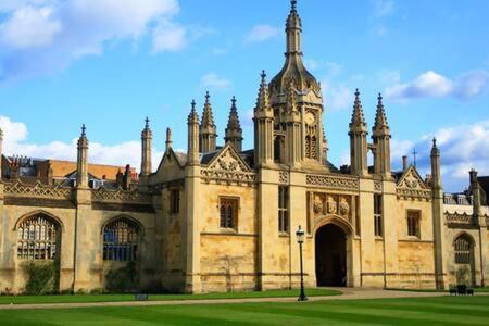 Central, Stunning 2 Bed Apartment With Parking! Cambridge  Esterno foto